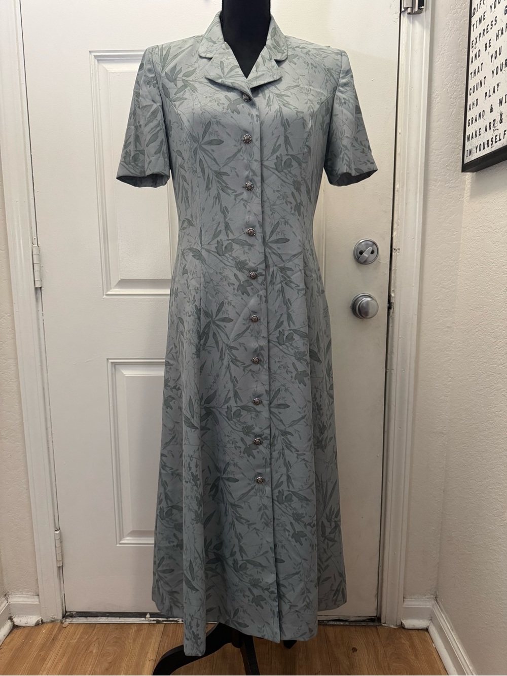 Leslie Fay Light Sage Green Botanical Button-Front Maxi Dress 0470